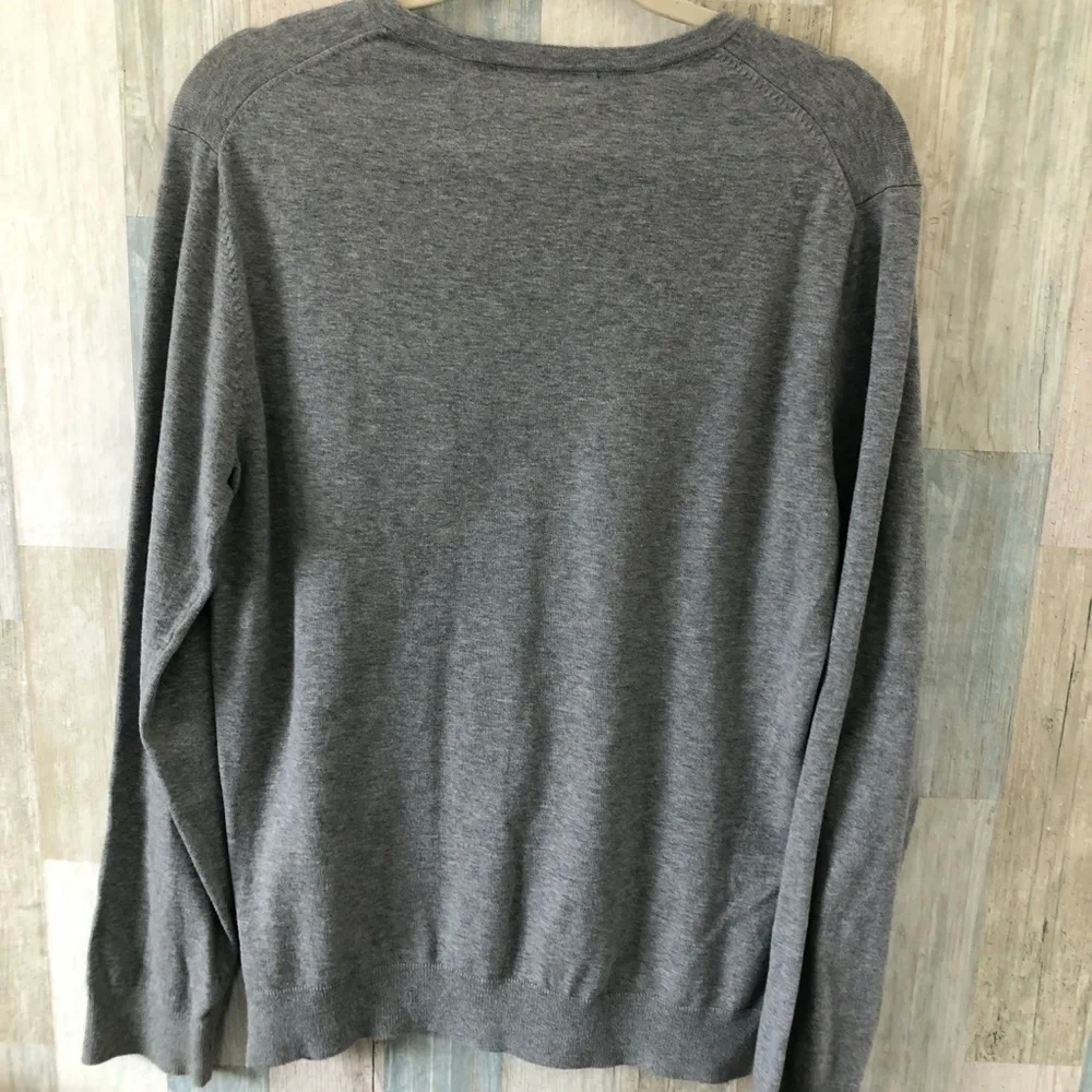 WE Fashions Netherland Dove Gray V Neck Sweater Men's size M NEW